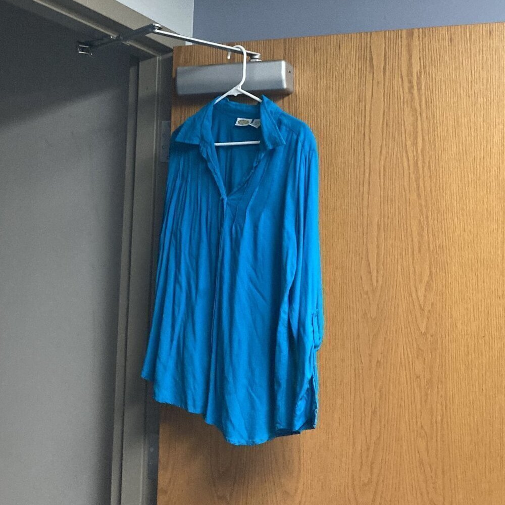 Blue or teal long sleeve shirt sz XL